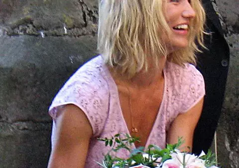 Cameron Diaz colecţionează buchete de mireasă