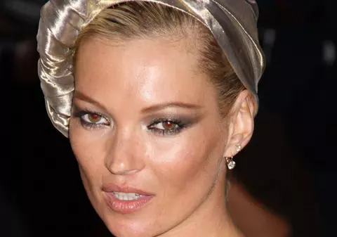 Damien Hirst i-a "jupuit" faţa lui Kate Moss