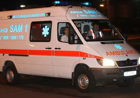 Bărbat găsit mort într-o parcare