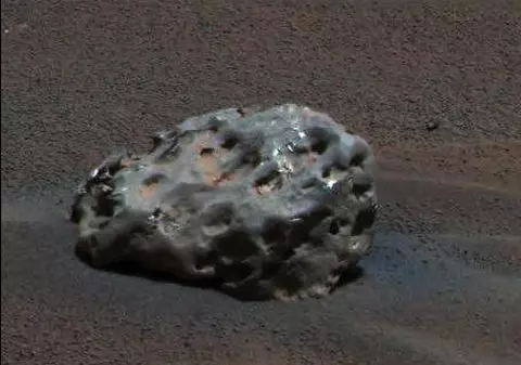 Un copil a supravieţuit după ce a fost lovit de un meteorit