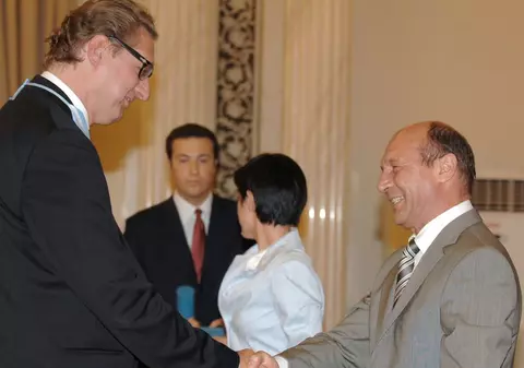 Băse, vrei o scăriţă?