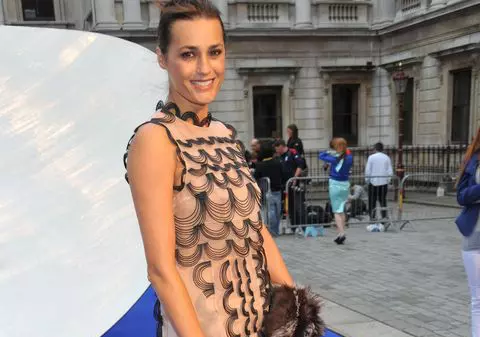 Top modelele Lisa B şi Yasmin Le Bon ajută orfanii din România