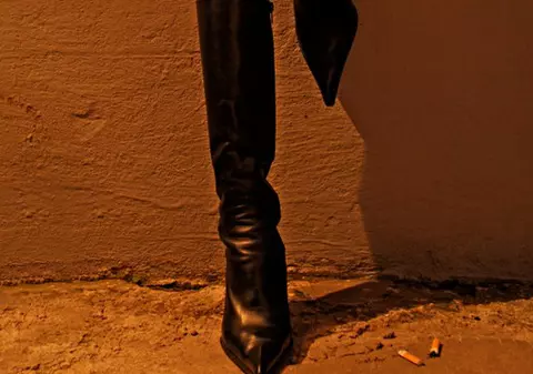 Ca să nu se mai ducă la prostituate, i-au interzis să şofeze
