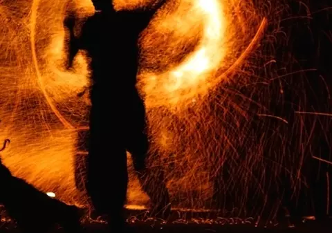 Şi-a ars fetiţa într-un ritual voodoo