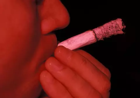 Fuma marijuana la volan şi a pierdut controlul maşinii