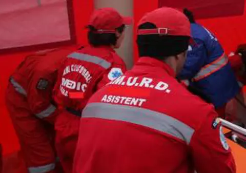 S-au răsturnat cu jeep-ul în râpă