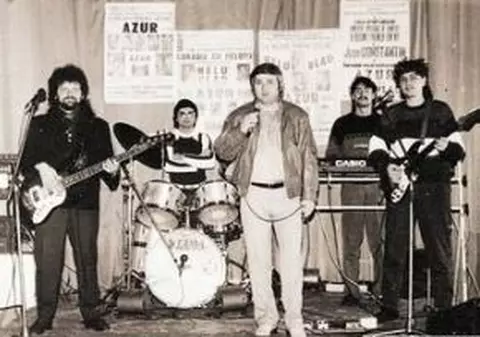 Spectacolul Generic şi Azur, amânat