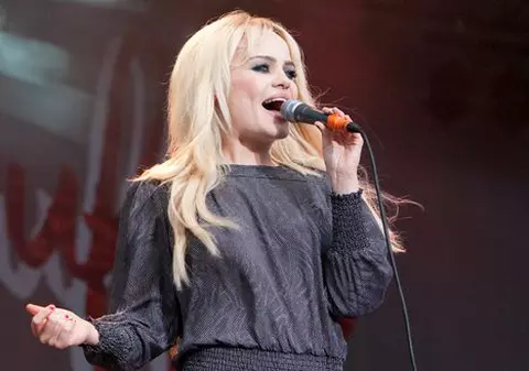 Duffy primeşte Discul de platină pentru vânzările din România