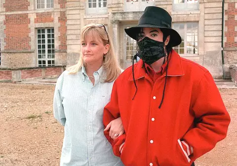 Fosta soţie a lui Michael Jackson vrea custodia copiilor 