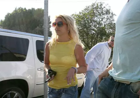 Britney Spears s-a logodit