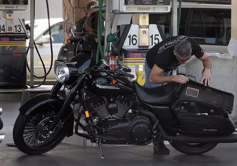 George Clooney a dat maşina pe motor