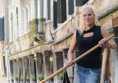 Veneţia are prima femeie gondolier după 900 de ani
