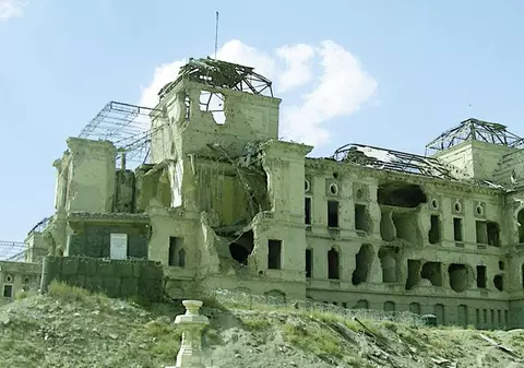 Prinţul Afganistanului nu-şi duce nevasta româncă la palat 