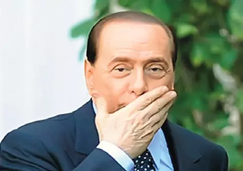 Berlusconi: «Sunt fotografii inocente»
