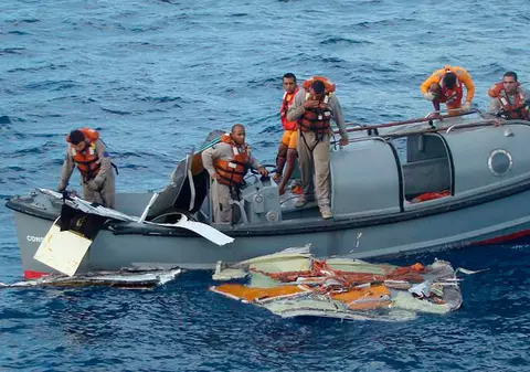 16 trupuri scoase din apele Atlanticului