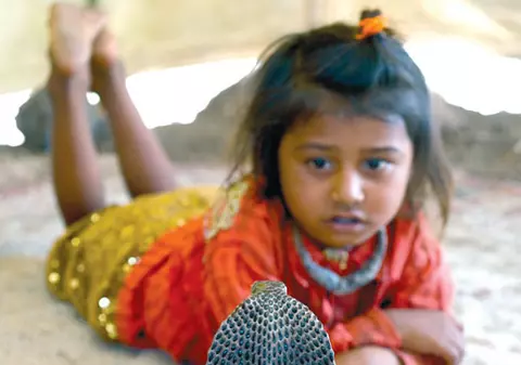 La doi ani fac şerpii să danseze