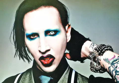 VIDEO| Marilyn Manson a fost rănit pe scenă după ce a căzut peste el un obiect de decor