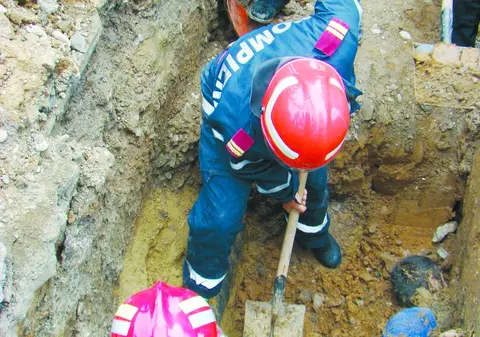 Aşa l-a înghiţit pământul