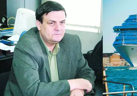 Se distrează pe banii lui Pele