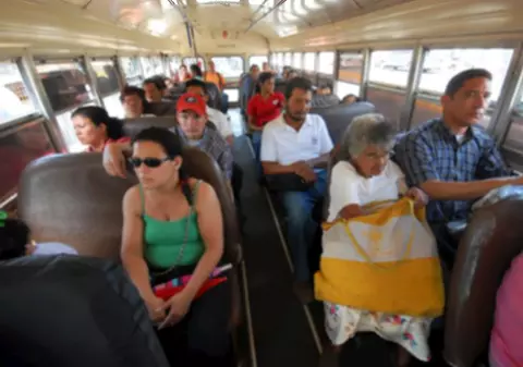 Dispută violentă într-un autobuz din SUA, pe tema morţii lui MJ