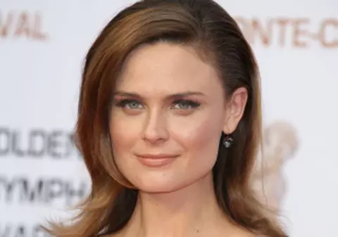 Emily Deschanel vrea o viaţă mai bună pentru cimpanzei 