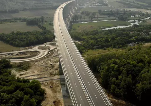 O româncă şi copiii ei, răniţi într-un accident în Ungaria