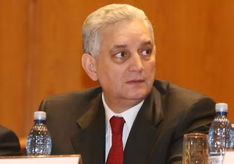 Unul din doi angajaţi de la Agricultură va fi concediat