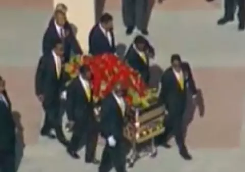Îngroparea lui Michael, amânată