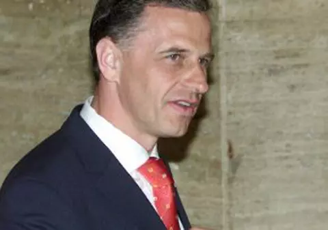 Mircea Geoană împlineşte 51 de ani