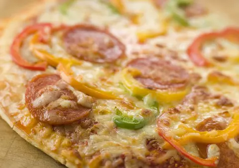 O felie de pizza i-a salvat viaţa