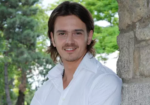 Mihai Petre este noul protagonist al serialului de epoca "Aniela"! 
