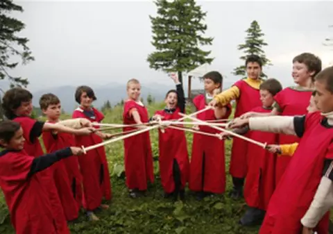 S-a deschis tabăra medievală pentru copii Postăvaru 