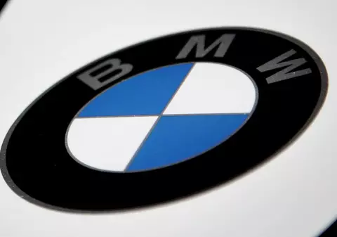 Copil de 10 ani, surprins la volanul unui BMW 