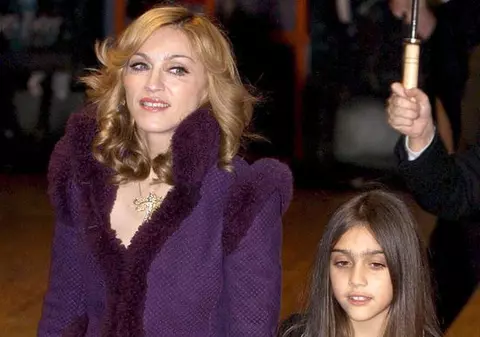 Madonna şi-a plătit fiica pentru a nu mai fuma