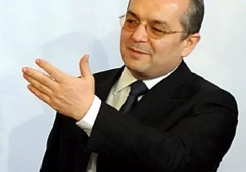 Emil Boc a picat testul la engleză