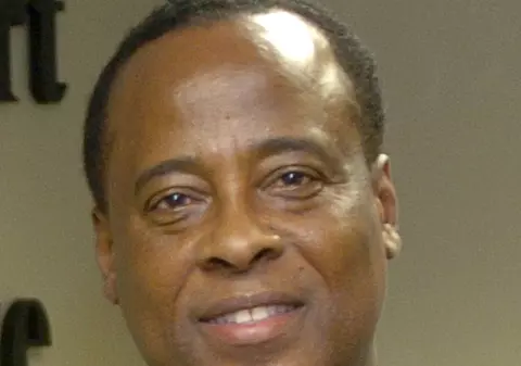 Conrad Murray, trimis în închisoare de două ori 