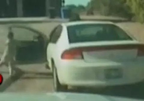 Un copil de 7 ani a fugit cu maşina ca să nu meargă la biserică / Video