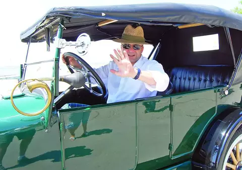 Elan Schwartzenberg, la paradă cu cinci maşini