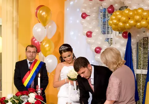 Trei nunţi la marea finală Noră pentru mama!