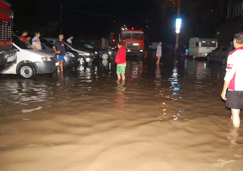 Furtuna a inundat Capitala!