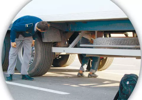 S-au ascuns în TIR-ul cu ardei gras