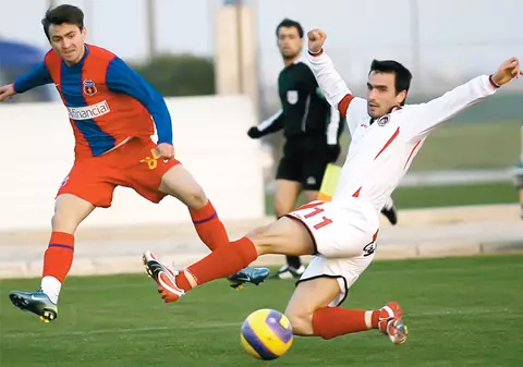 Steaua, cu picioarele pe pământ