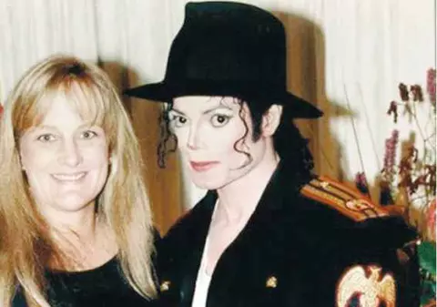 Michael, sedat de nevastă