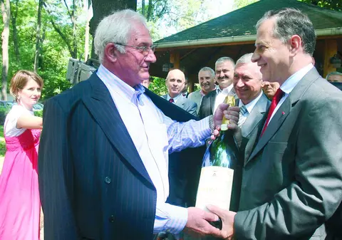 Geoană, sărbătorit de colegii de partid