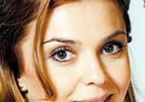 Crina Matei, „săpată” de colegele de teatru