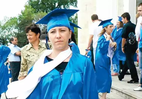 «M-au lăsat repetentă la licenţă!»
