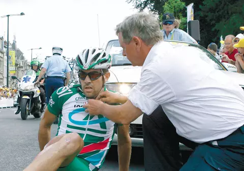 Şoc în Turul Franţei. Doi ciclişti au fost împuşcaţi