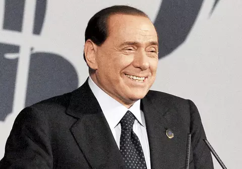 Berlusconi voia să vadă două femei lingându-se