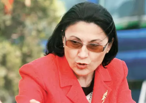 147.700 de absolvenţi în şapte ani