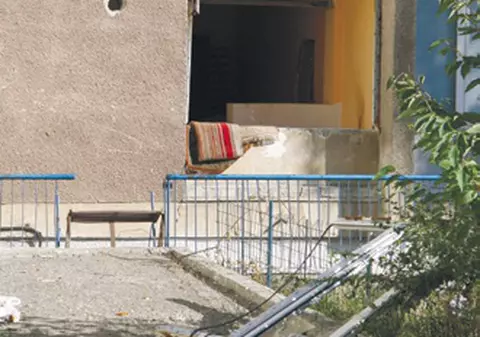 Doi răniţi la Braşov după ce le-a sărit garsoniera în aer